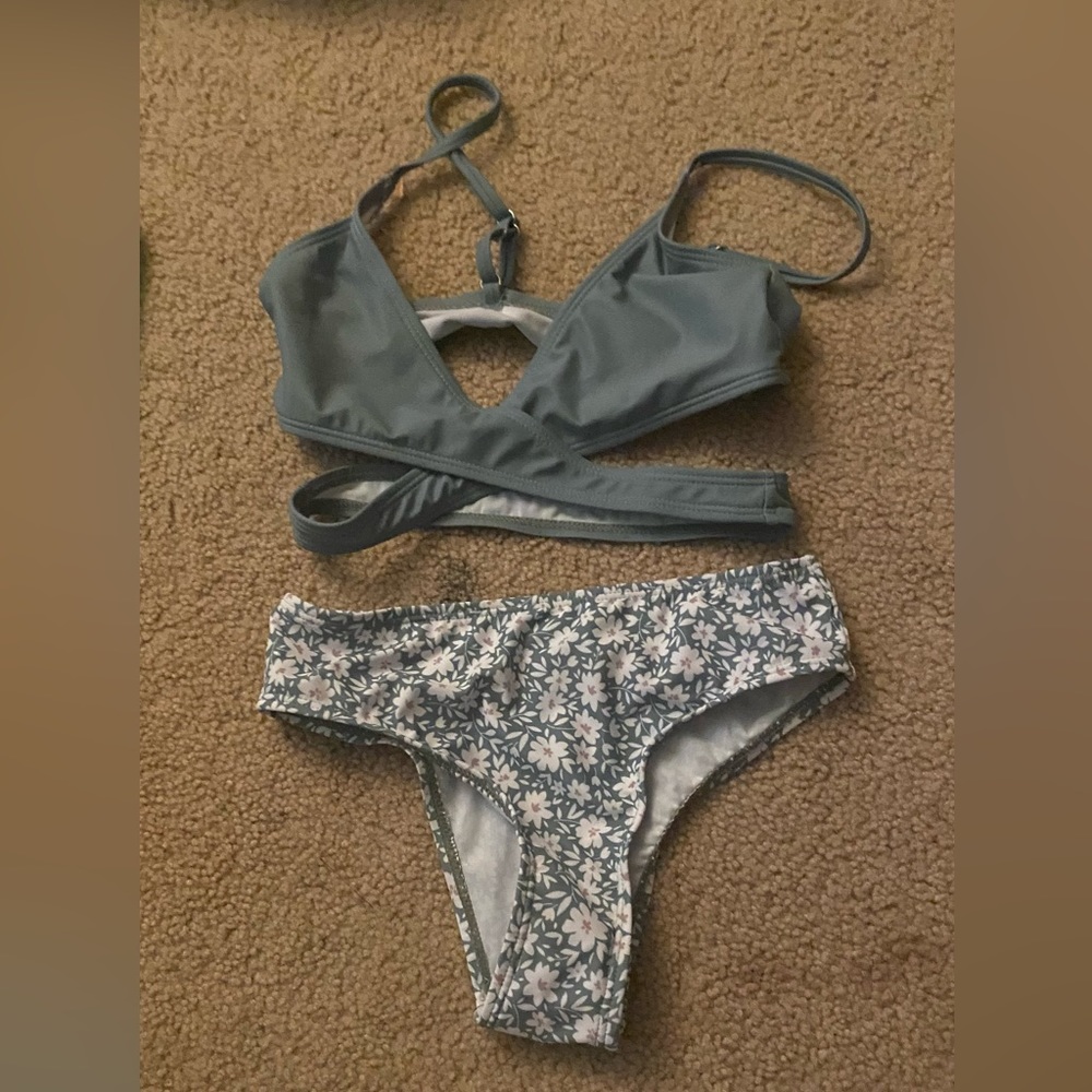 Brand new Shein swimsuit. In size 130 kids